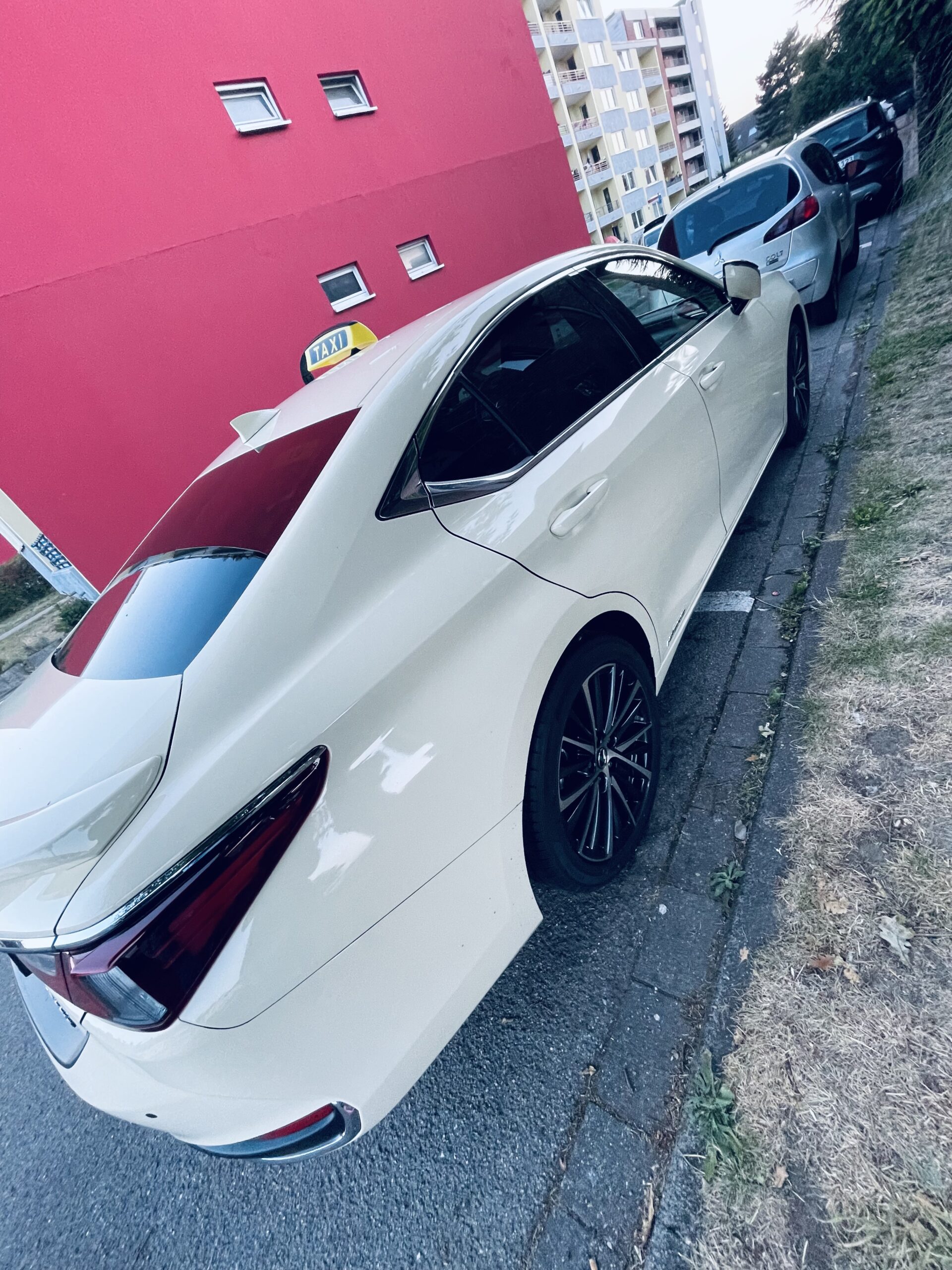 1 Taxibetrieb + Taxikonzessionen mit 1 Fahrzeuge (Lexus ES300H) in Aachen – Sofortübernahme möglich