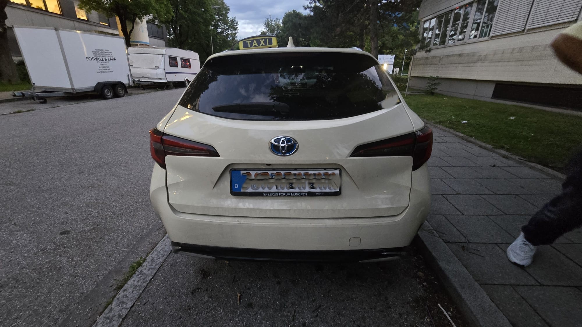 aktiver Taxibetrieb mit 4 Konzessionen und falls gewünscht mit 3 Fahrzeuge in München zu verkaufen