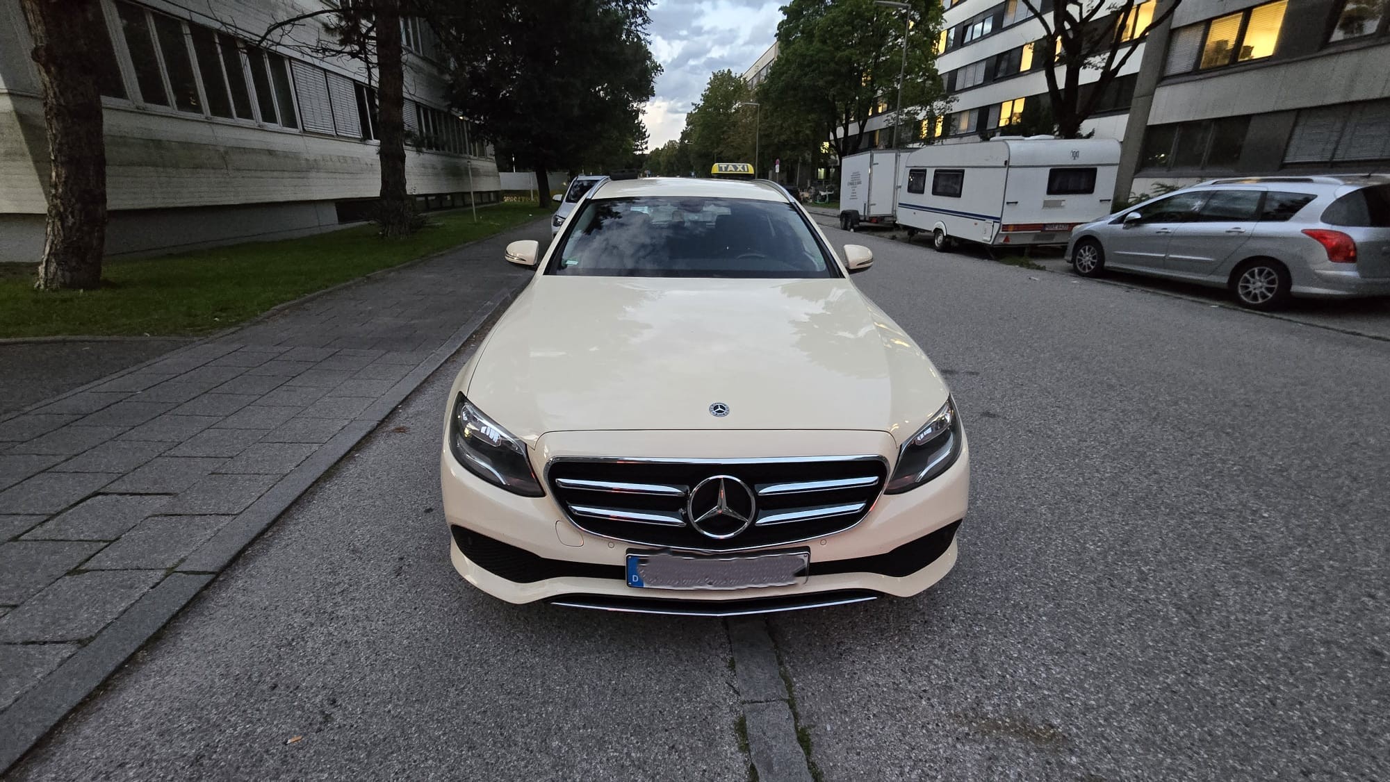 aktiver Taxibetrieb mit 4 Konzessionen und falls gewünscht mit 3 Fahrzeuge in München zu verkaufen